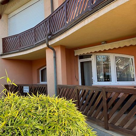 Y Apartman Balatonlelle Exterior photo