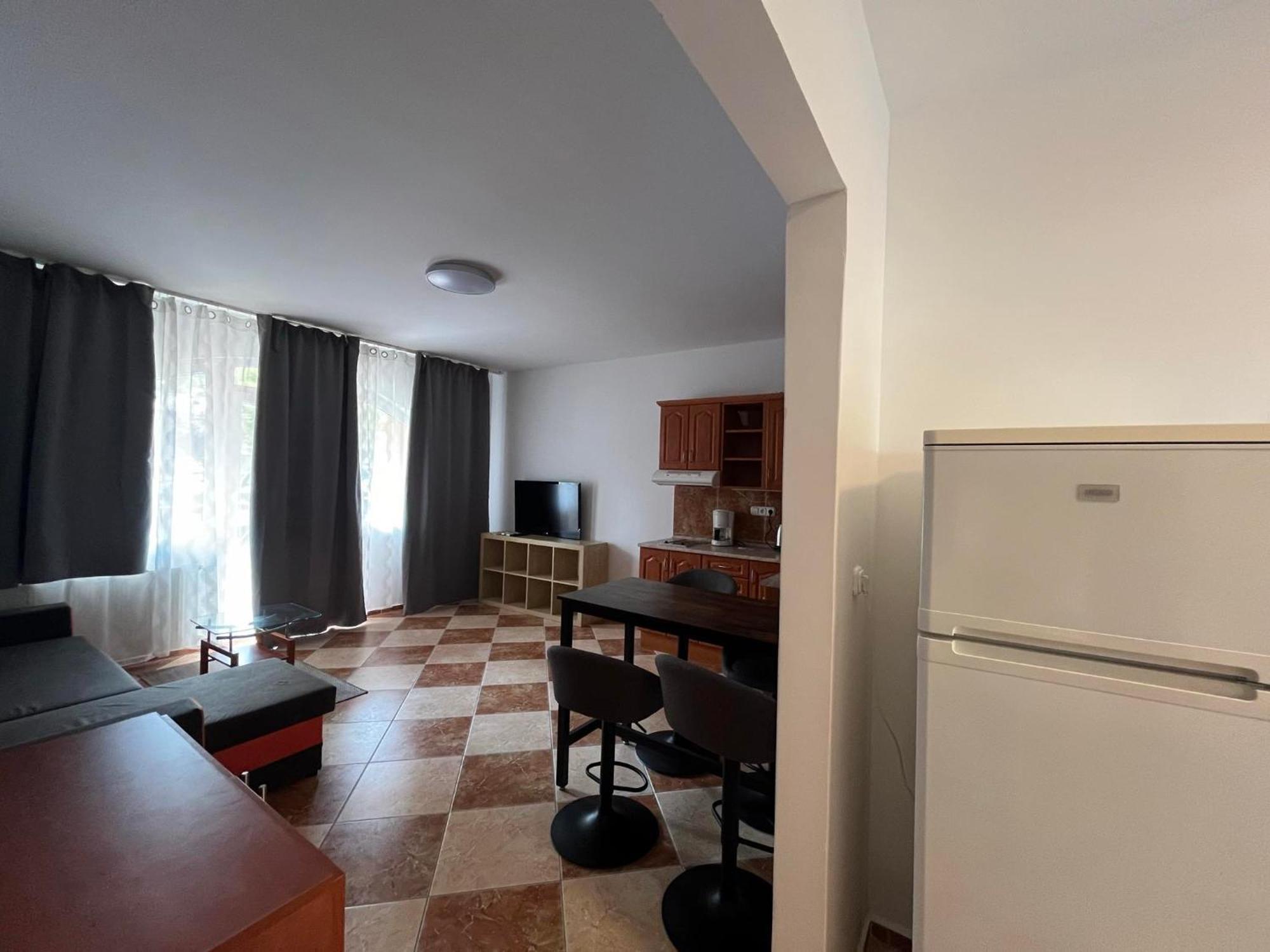Y Apartman Balatonlelle Exterior photo