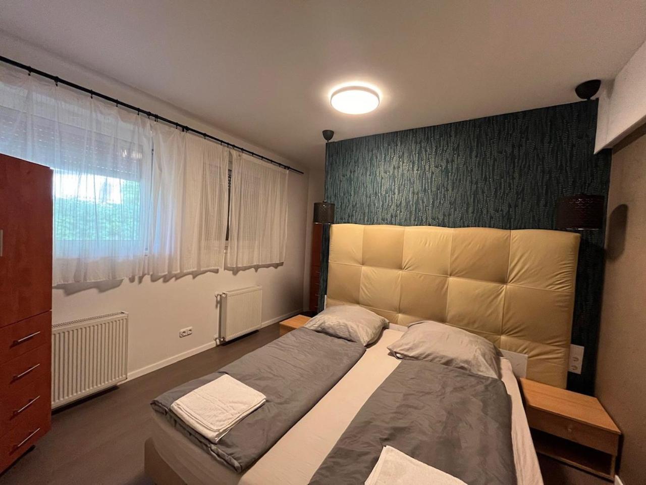 Y Apartman Balatonlelle Exterior photo