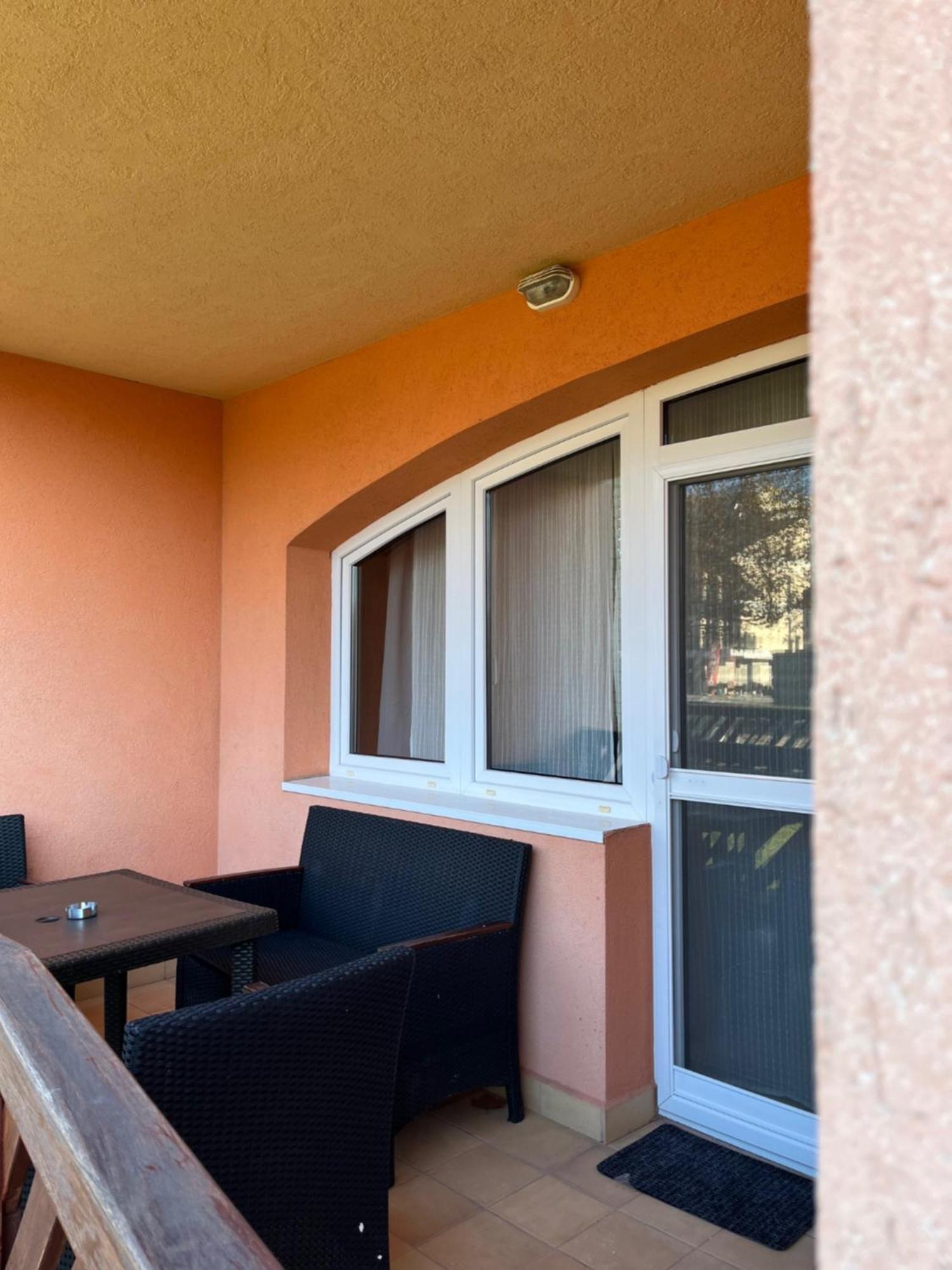 Y Apartman Balatonlelle Exterior photo