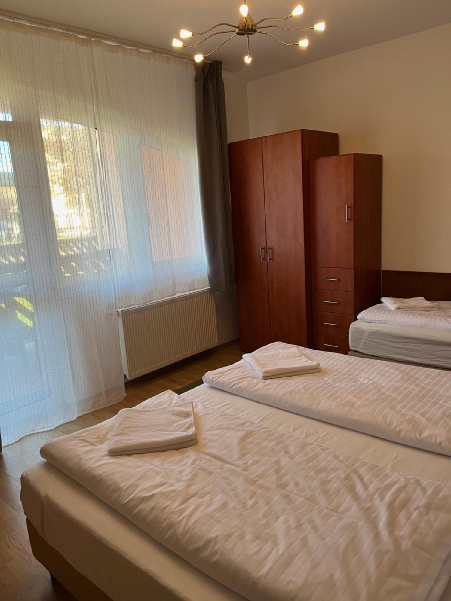 Y Apartman Balatonlelle Exterior photo