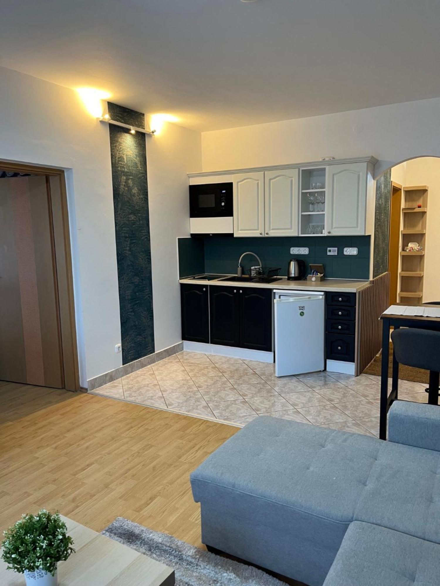 Y Apartman Balatonlelle Exterior photo